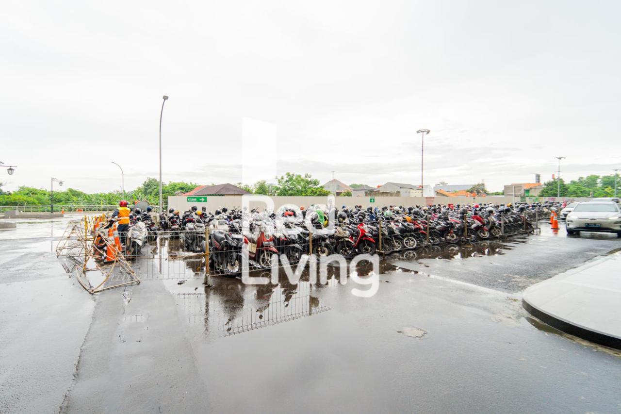 Redliving Transpark Juanda - Icha Tower Jade With Netflix Hotel Bekasi